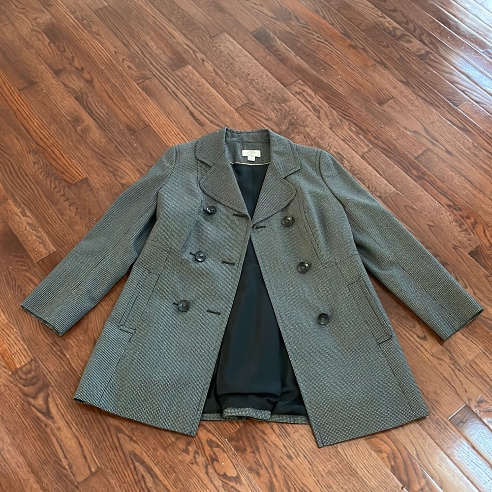 Beautiful lightweight pea coat by Ann Taylor LOFT, size Medium Petite